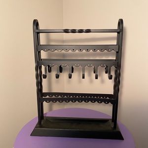 Metal jewelry hanger stand for vanity